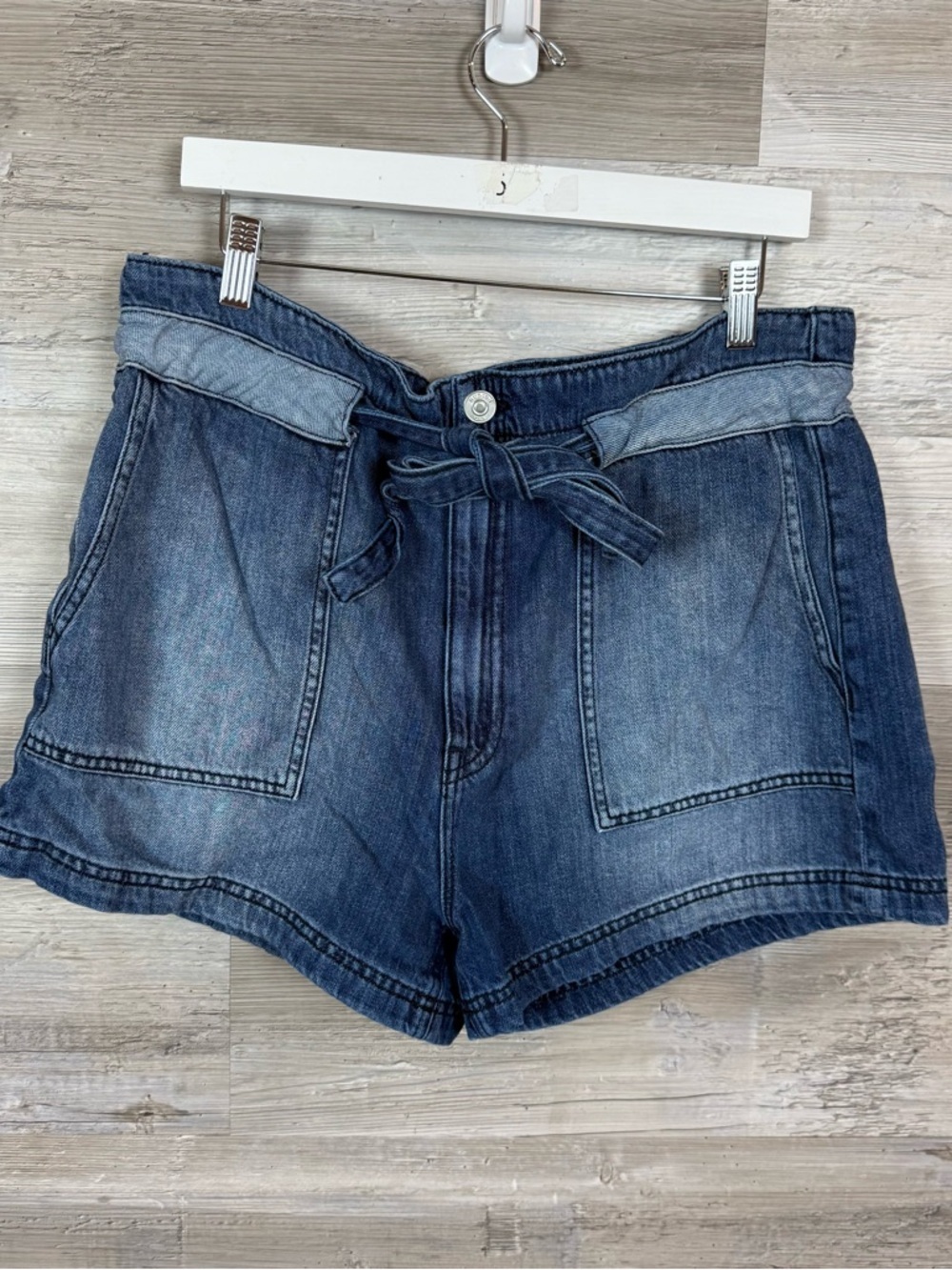 Hudson Jeans Paperbag Waist Denim Shorts with Tie Belt – Size 30